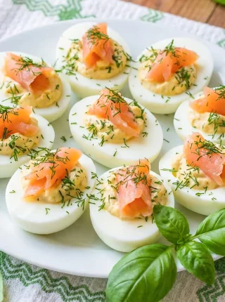 Jajka faszerowane łososiem