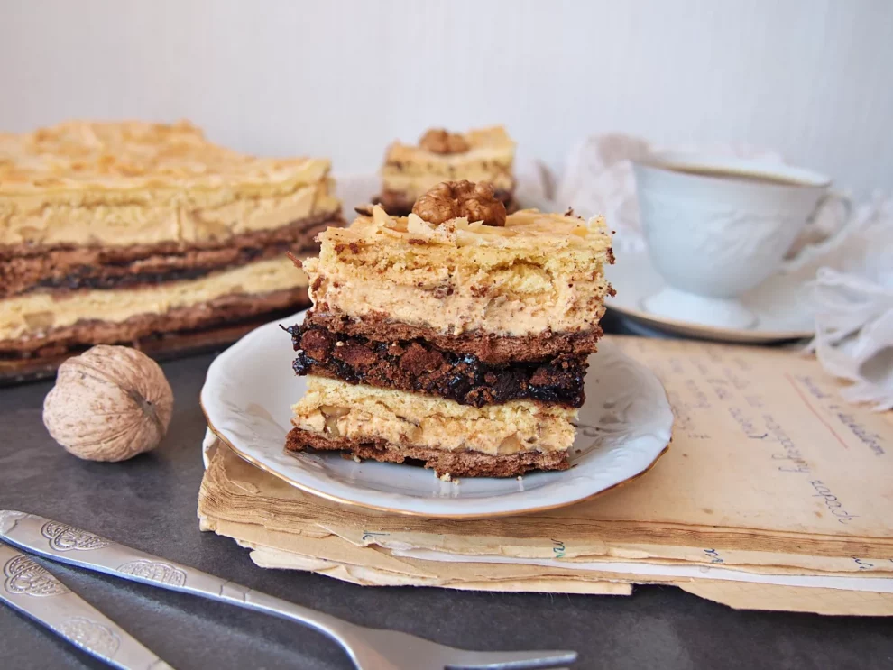 Ciasto kajmakowe z pianką orzechową – efektowne i proste