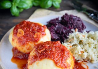 Kluski ziemniaczane z szarpanym indykiem