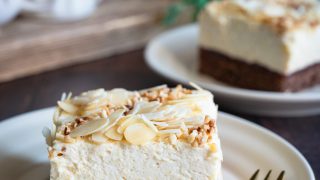 Kostka malinowo-ajerkoniakowa