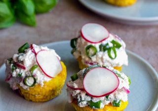 Muffinki jajeczne z pastą twarogową