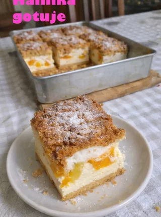 Sernik z brzoskwiniami – domowy przepis, który zawsze znika do ostatniego okruszka