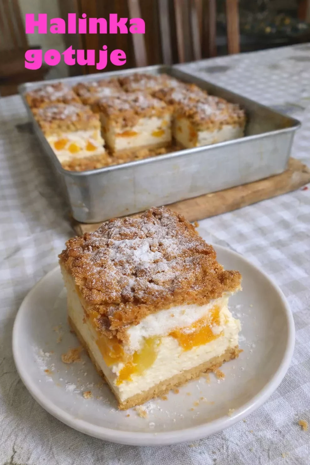 Sernik z brzoskwiniami – domowy przepis, który zawsze znika do ostatniego okruszka