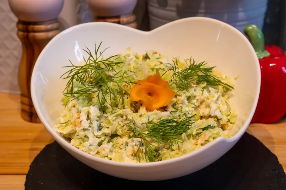 Surówka z białej kapusty