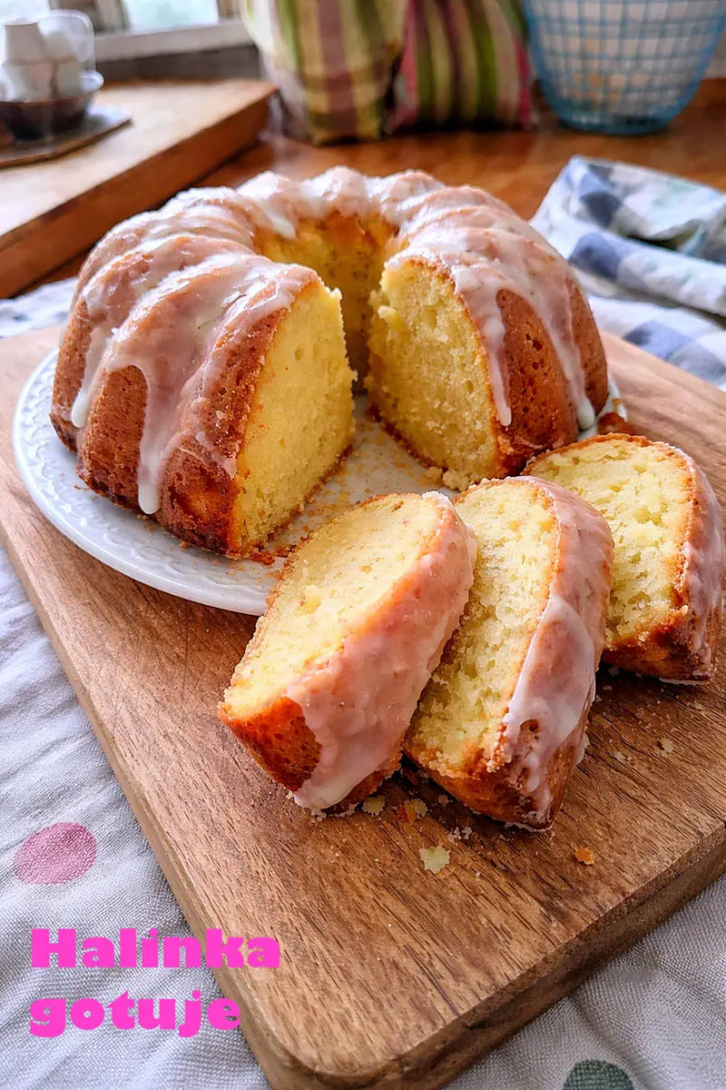 Babka jogurtowa z lukrem cytrynowym