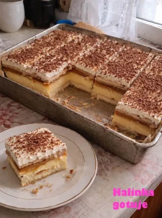 Ciasto 3 BIT – domowy przepis na porządny wypiek z kajmakiem i śmietanką