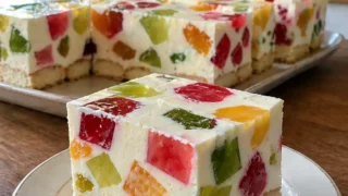 Ciasto Galaretkowiec – prosty przepis na kolorowy deser bez pieczenia