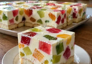 Ciasto Galaretkowiec – prosty przepis na kolorowy deser bez pieczenia