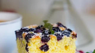 Puszyste ciasto z borówkami na maślance