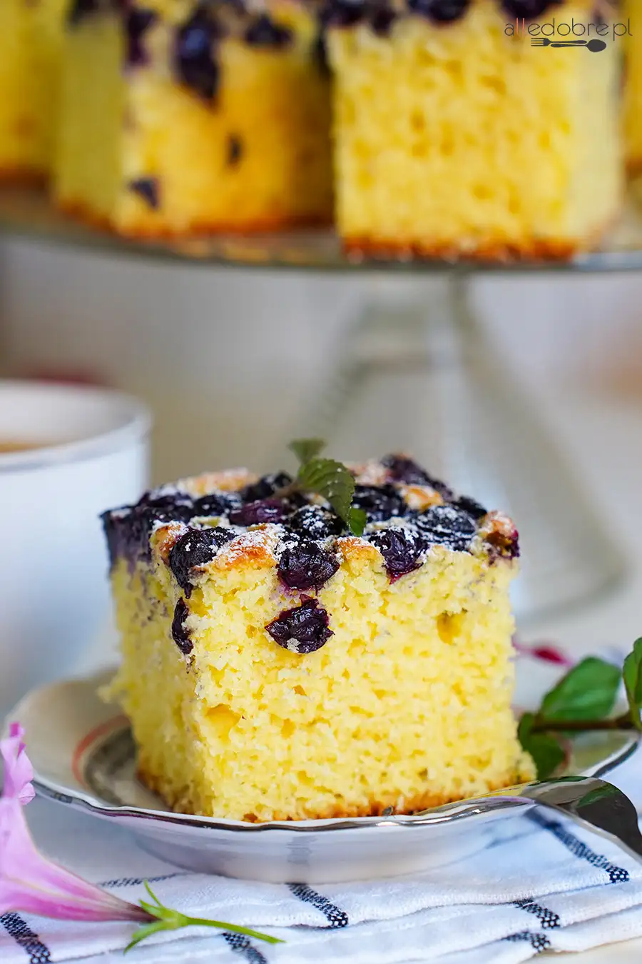 Puszyste ciasto z borówkami na maślance