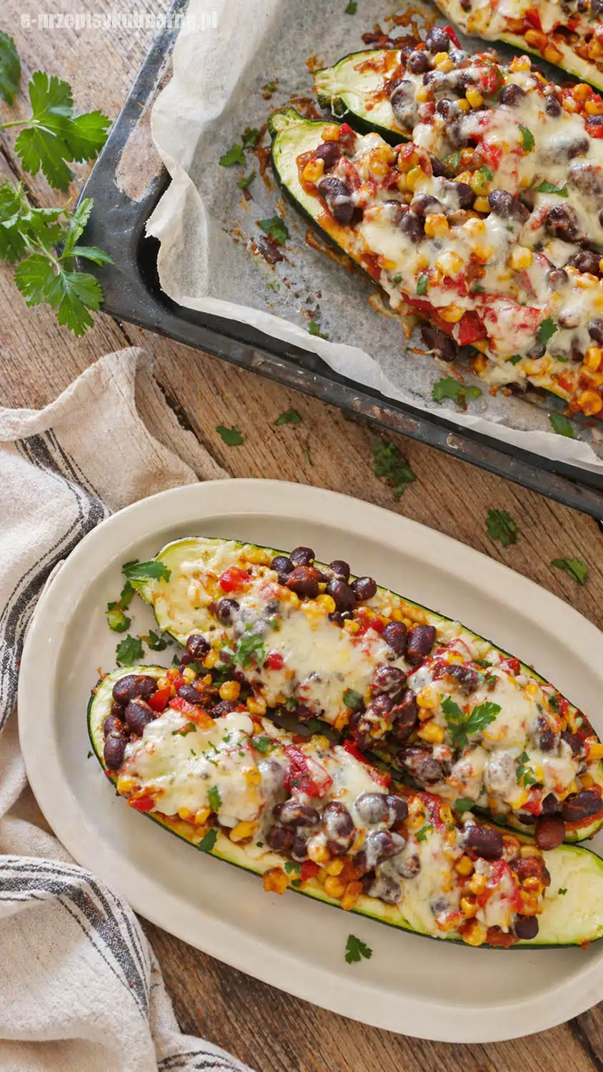 Cukinia faszerowana warzywami i fasolą – prosty przepis na sycący obiad