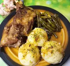 Żeberka wieprzowe duszone w sosie własnym z fasolką szparagową