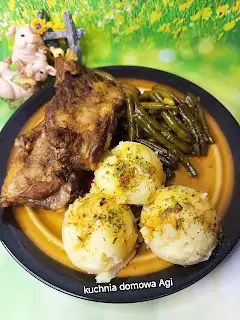 Żeberka wieprzowe duszone w sosie własnym z fasolką szparagową