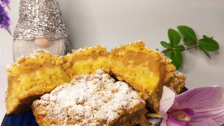 Jabłecznik z dużą ilością jabłek na cieście z kruszonki