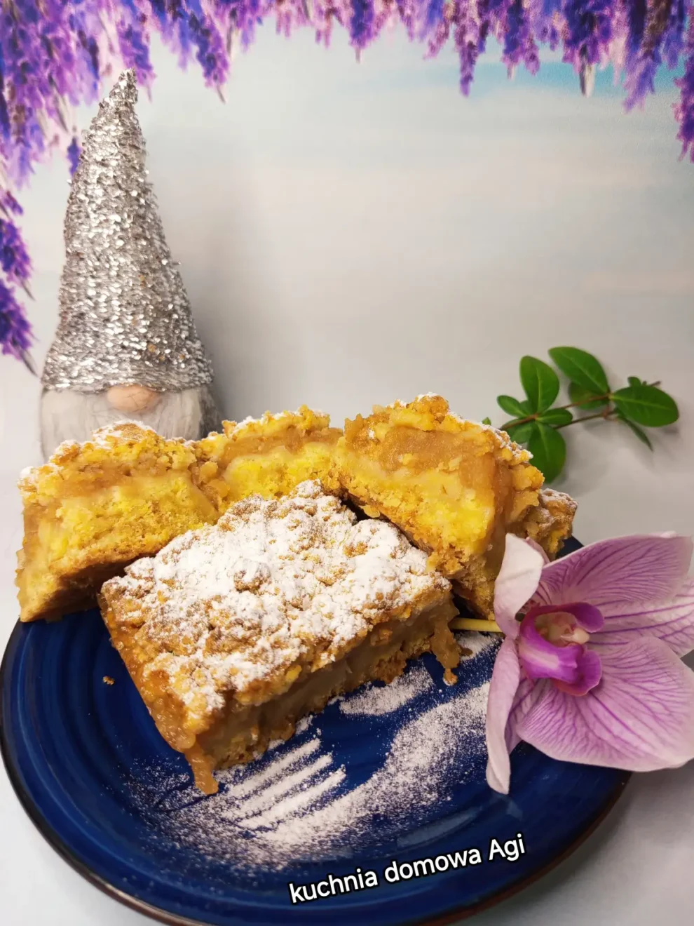 Jabłecznik z dużą ilością jabłek na cieście z kruszonki