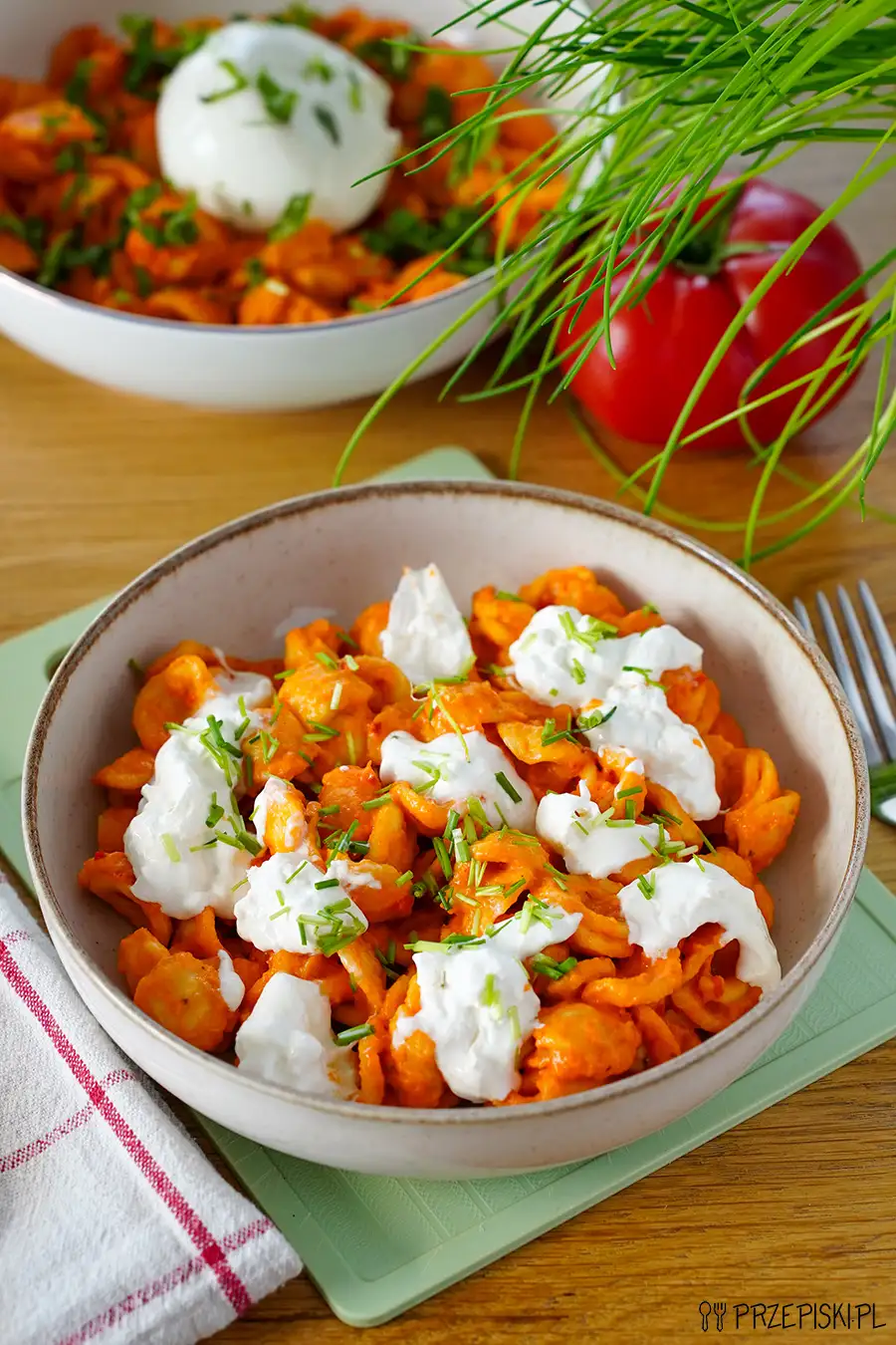 Makaron z pesto paprykowym i burratą w 15 minut