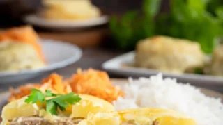 Kotlety mielone z serem i ananasem (z piekarnika)