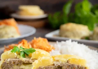 Kotlety mielone z serem i ananasem (z piekarnika)