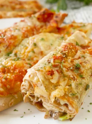 Naleśniki zapiekane z pieczarkami i serem – prosty przepis na sycący obiad