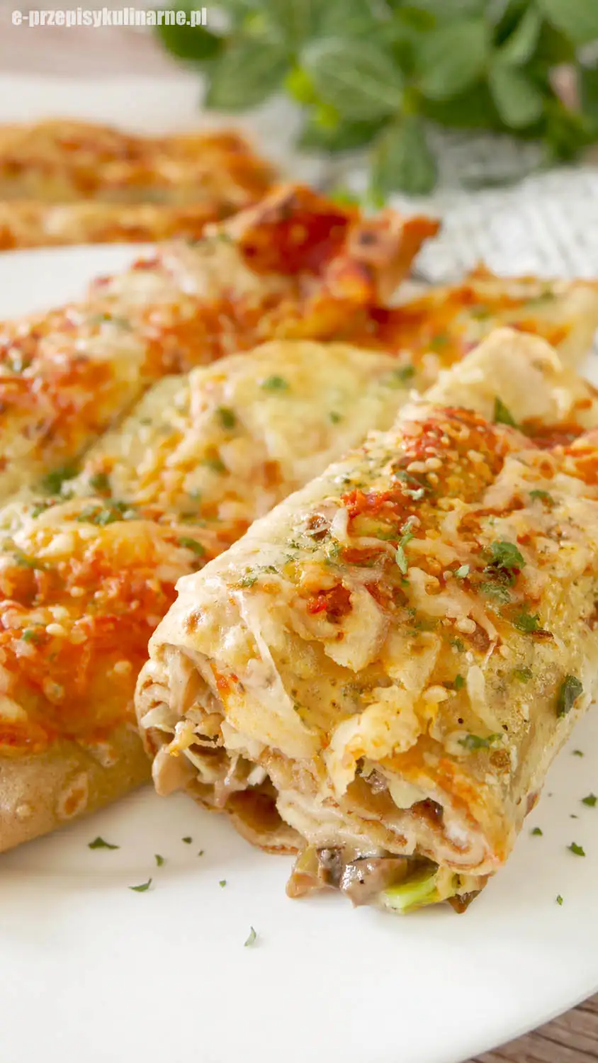 Naleśniki zapiekane z pieczarkami i serem – prosty przepis na sycący obiad