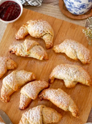 Rogaliki z air fryera – delikatne i kruche, idealne do kawy