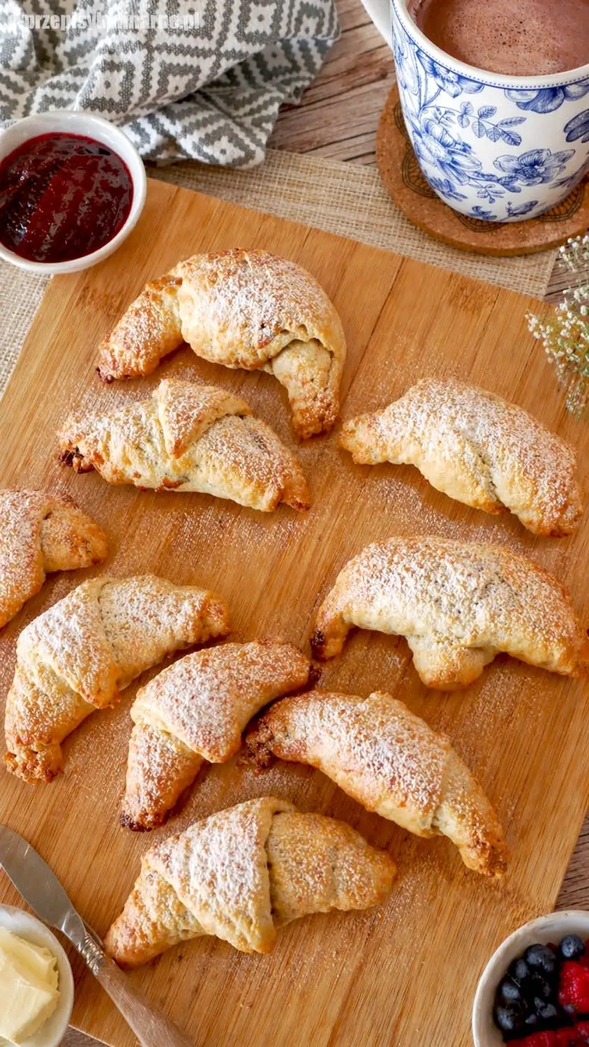 Rogaliki z air fryera – delikatne i kruche, idealne do kawy