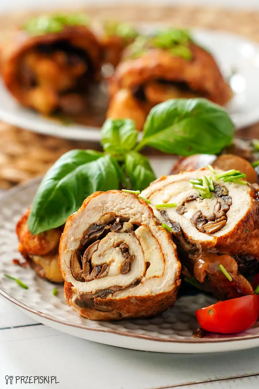 Soczyste roladki z kurczaka z pieczarkami i mozzarellą