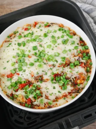 Zapiekanka makaronowa z air fryera – prosty przepis na sycący obiad