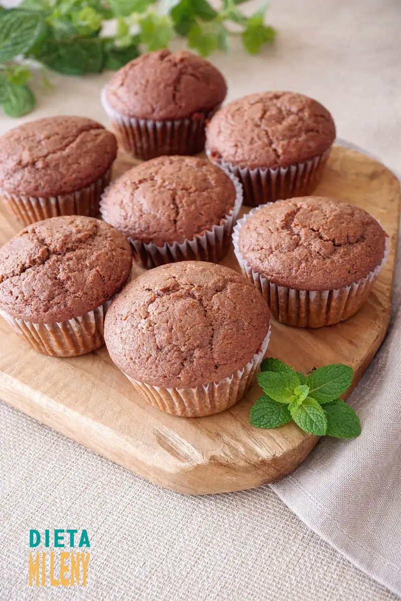 Muffinki orkiszowe z jabłkami i kakao – wilgotne i bez cukru