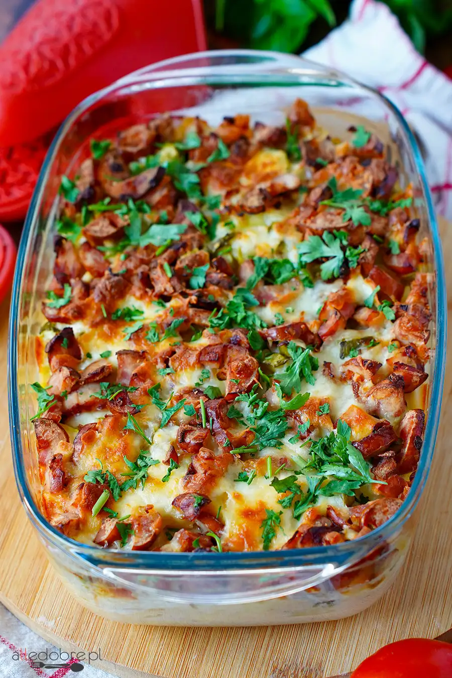 Zapiekanka ziemniaczana z kiełbasą i ogórkiem