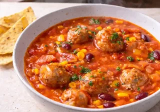 Zupa meksykańska z pulpecikami – sycący przepis na rodzinny obiad