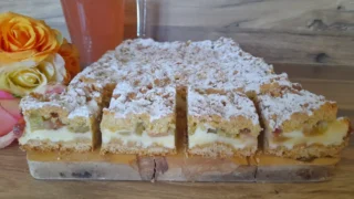 Kruche z rabarbarem I budyniową pianką