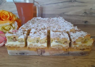 Kruche z rabarbarem I budyniową pianką