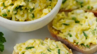 Pasta jajeczna z parmezanem