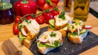 Grzanki z grillowanym kurczakiem