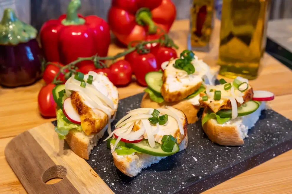Grzanki z grillowanym kurczakiem