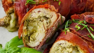 Roladki z kurczaka z pesto, mozzarellą i szynką parmeńską