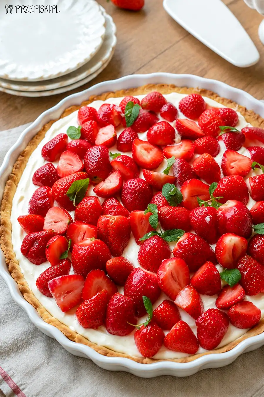 Tarta z truskawkami i kremem