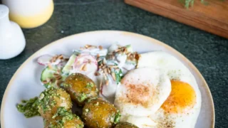 Młode ziemniaki z pesto koperkowym