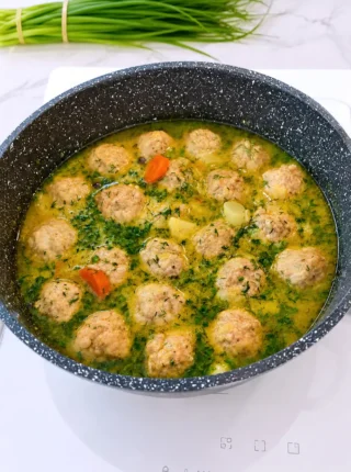 Zupa koperkowa z klopsikami