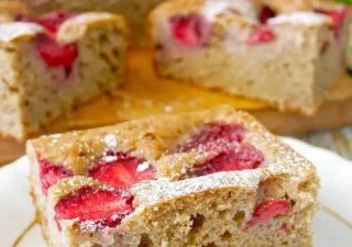 Ciasto z truskawkami o niższym indeksie glikemicznym (bez cukru)