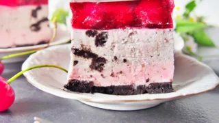 Orzeźwiający Sernik Bez Pieczenia Wiśnia-Oreo