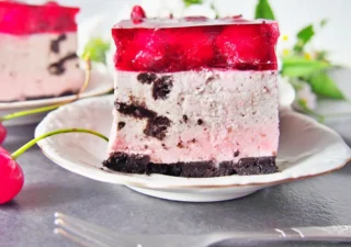 Orzeźwiający Sernik Bez Pieczenia Wiśnia-Oreo