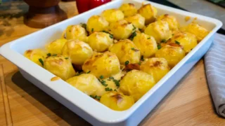 Zapiekanka z młodych ziemniaków