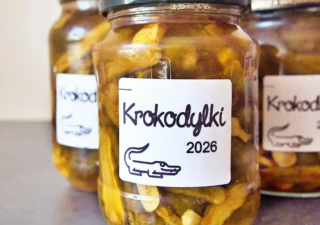Krokodylki – chrupiące ogórki słodko-pikantne do słoików