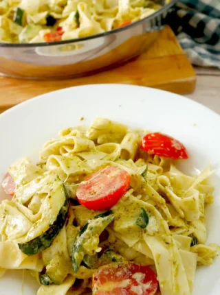 Szybki makaron z cukinią i pesto – obiad w 20 minut