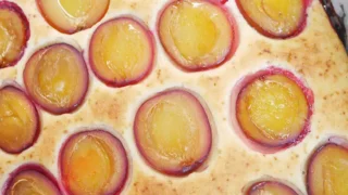 Ciasto ze śliwkami na maślance – miękkie i wilgotne domowe ciasto