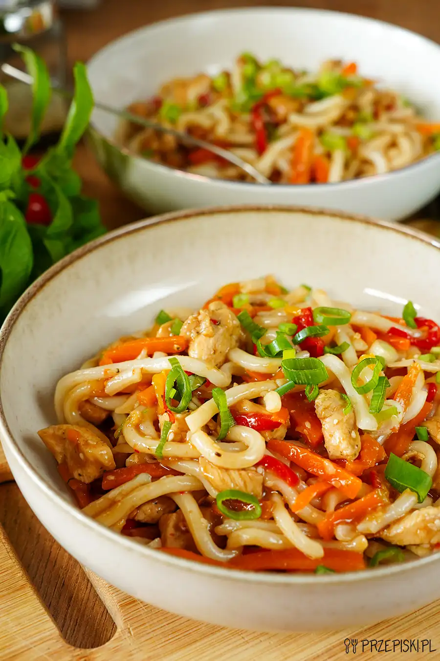 Udon z kurczakiem i warzywami