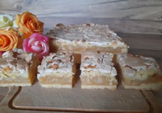 Szarlotka z bezową skorupką