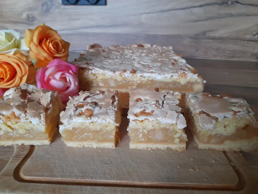 Szarlotka z bezową skorupką